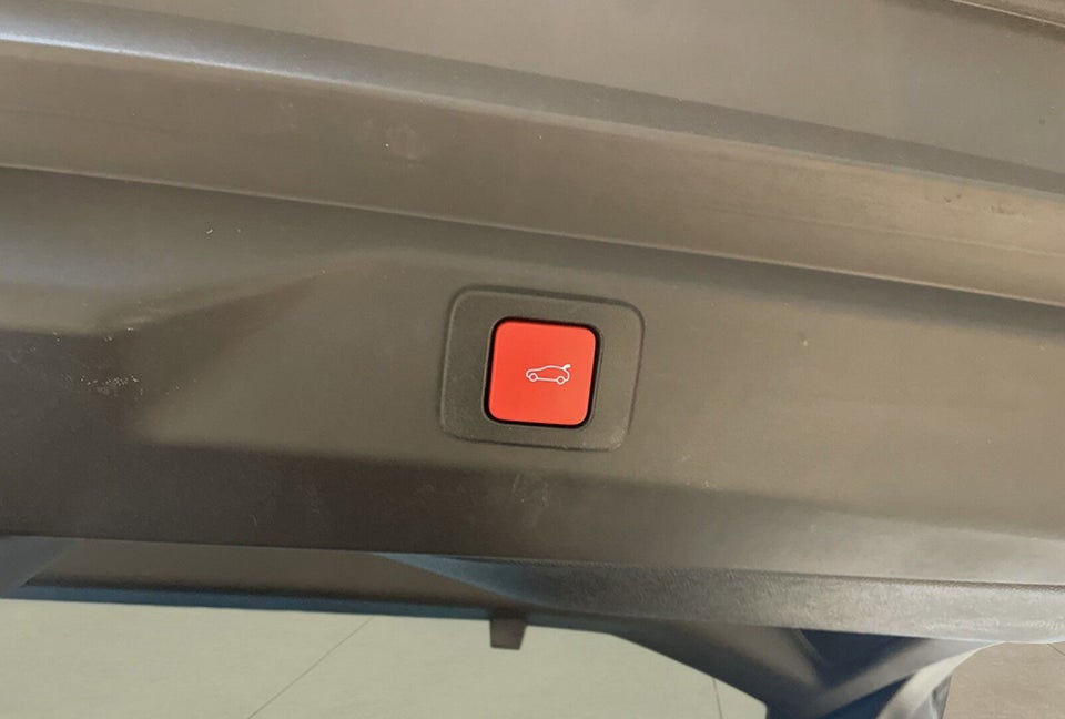 Peugeot e-3008 77 GT Pack 5d