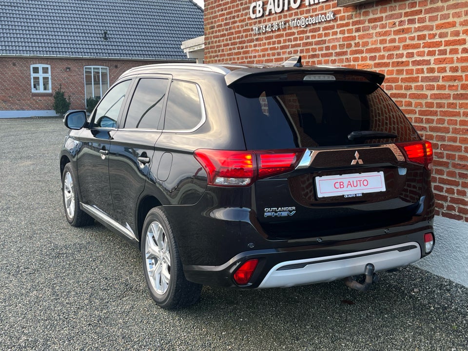 Mitsubishi Outlander 2,4 PHEV Instyle CVT 4WD 5d