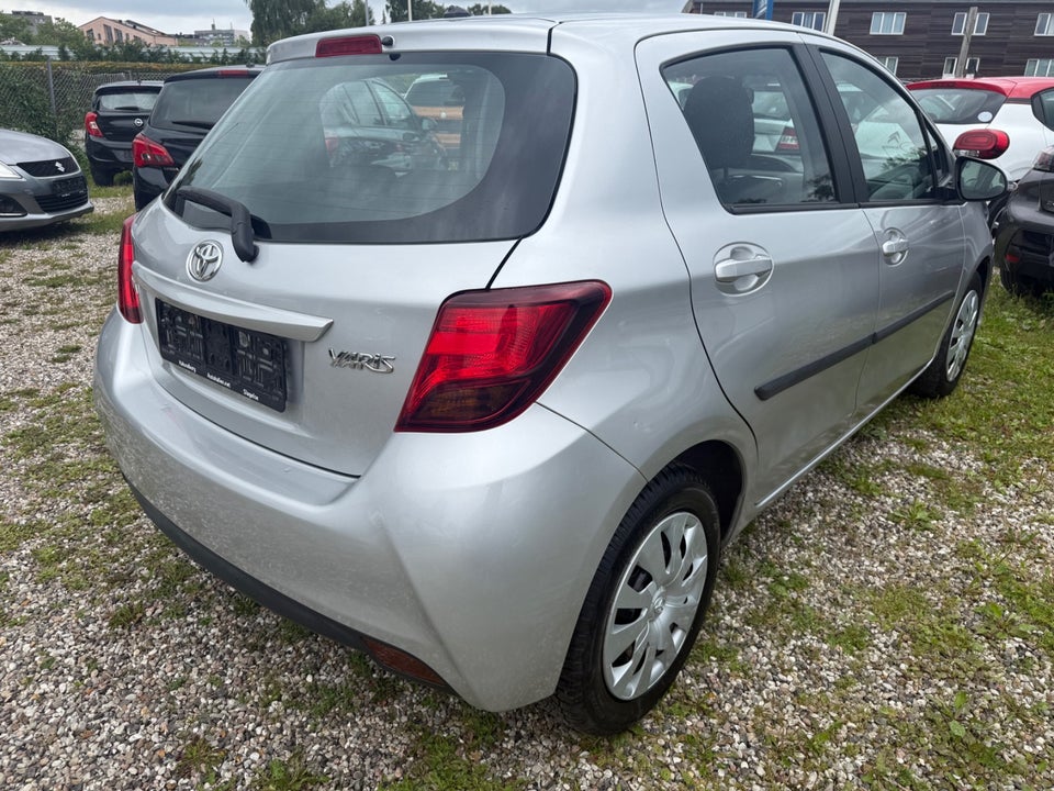 Toyota Yaris 1,0 VVT-i T2 5d