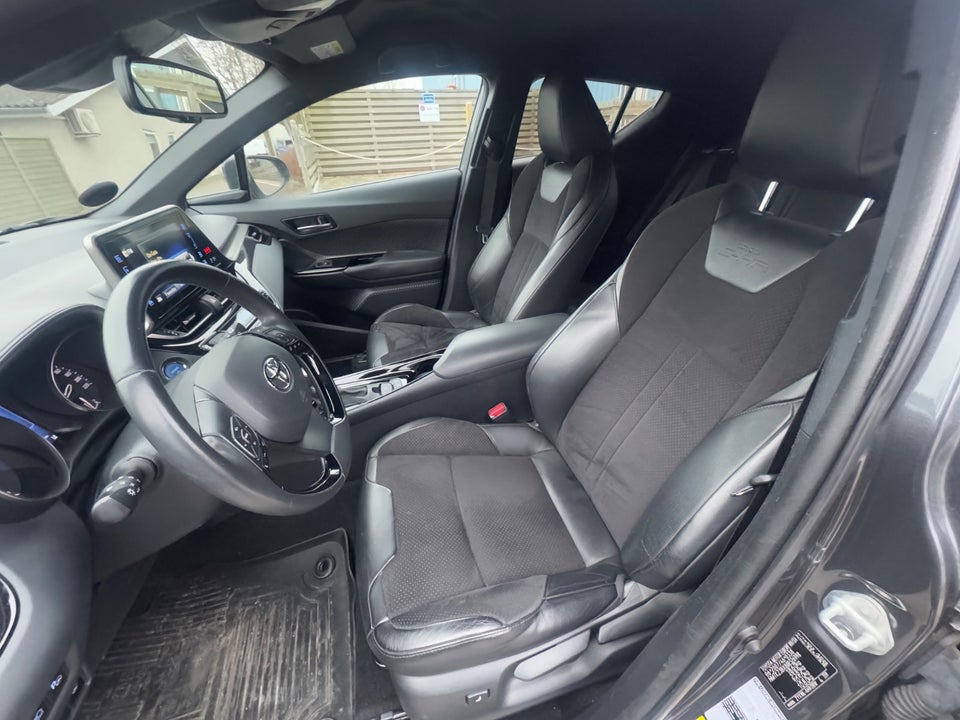 Toyota C-HR 1,8 Hybrid Premium Selected CVT 5d