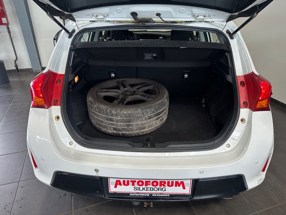 Toyota Auris 2,0 D-4D T2+ 5d