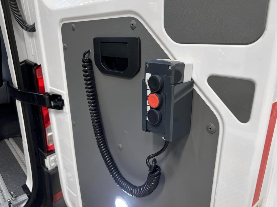 VW Crafter 35 2,0 TDi 140 L3H2 aut.