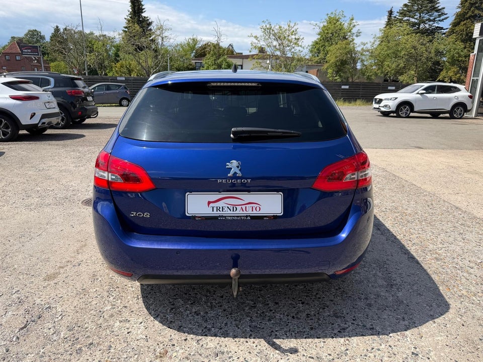 Peugeot 308 1,2 PureTech 130 Selection Sky 5d