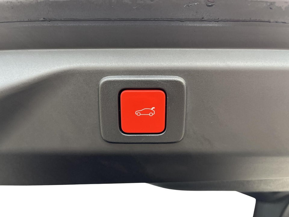 Peugeot e-3008 77 GT 5d