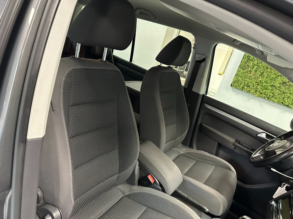 VW Touran 1,6 TDi 105 Comfortline DSG 7prs 5d