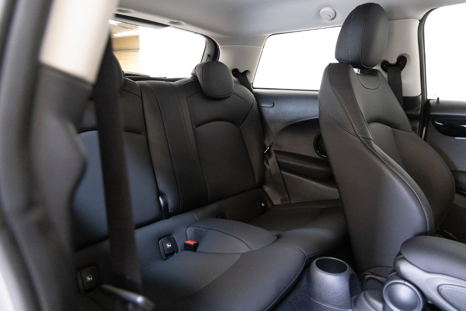 MINI Cooper SE Essential 3d