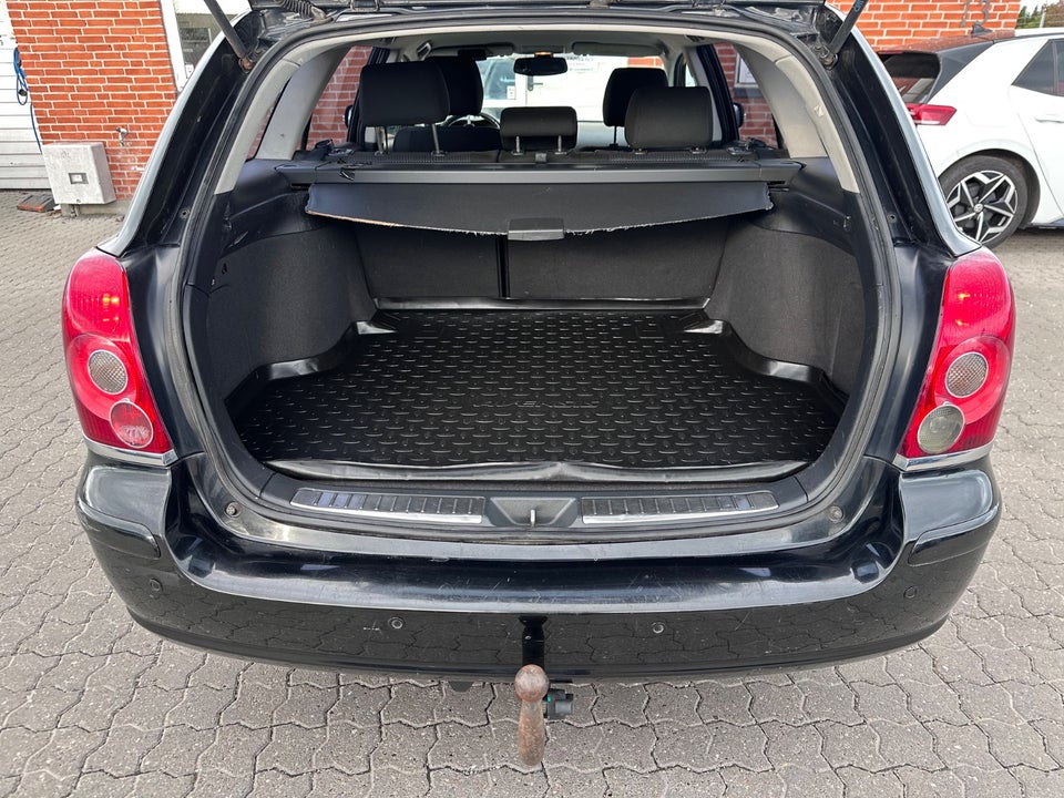 Toyota Avensis 2,0 Sol stc. 5d