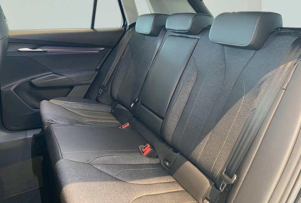 Skoda Elroq 60 iV Loft 5d