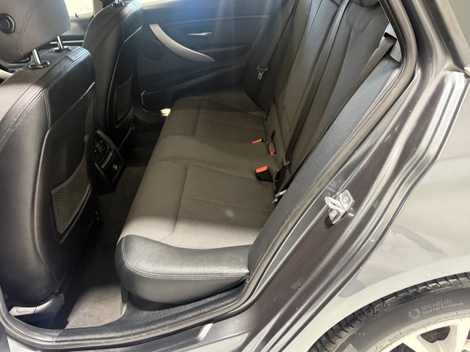 BMW 320d 2,0 Touring aut. 5d