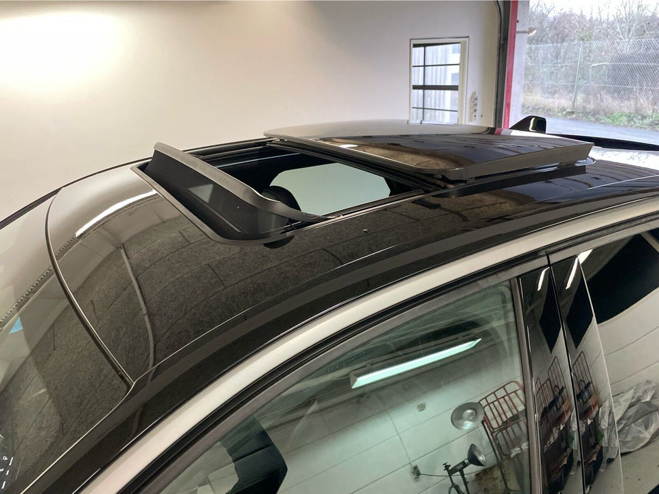 Peugeot e-3008 77 GT Pack 5d