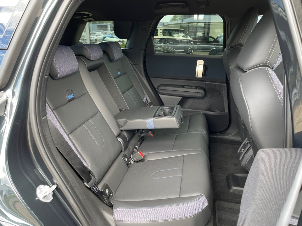 MINI Countryman SE Favoured Trim L ALL4 5d