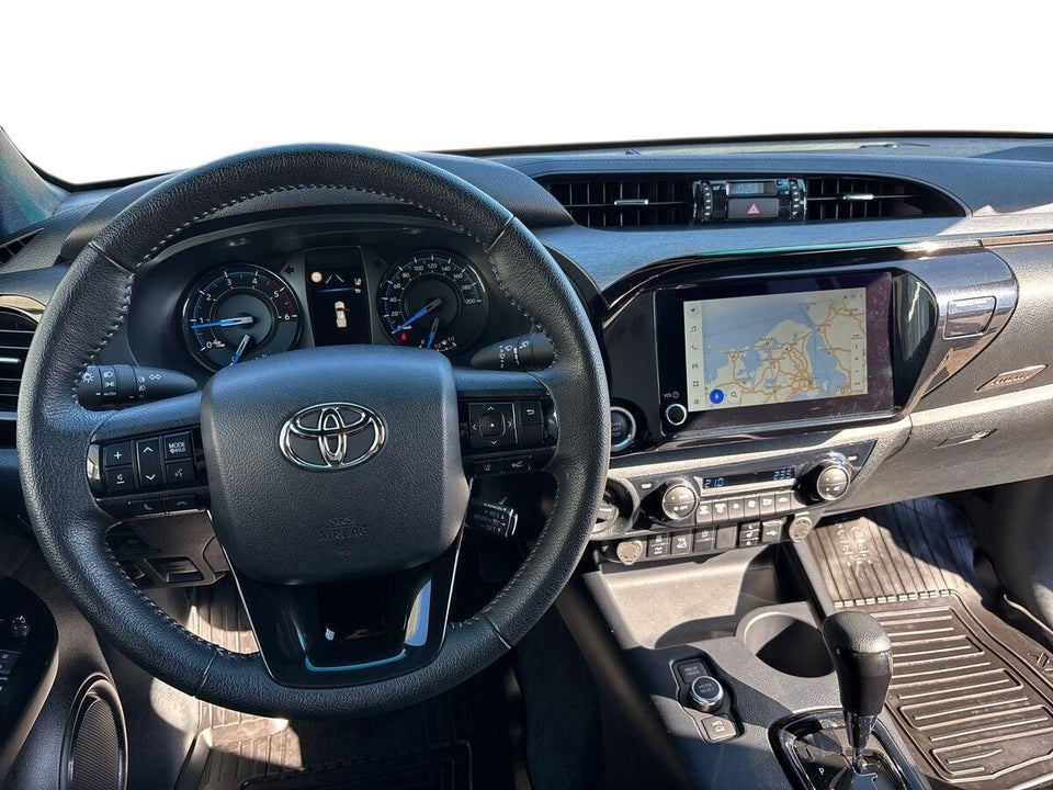 Toyota HiLux 2,8 D T4 Invincible Db.Kab aut. 4d