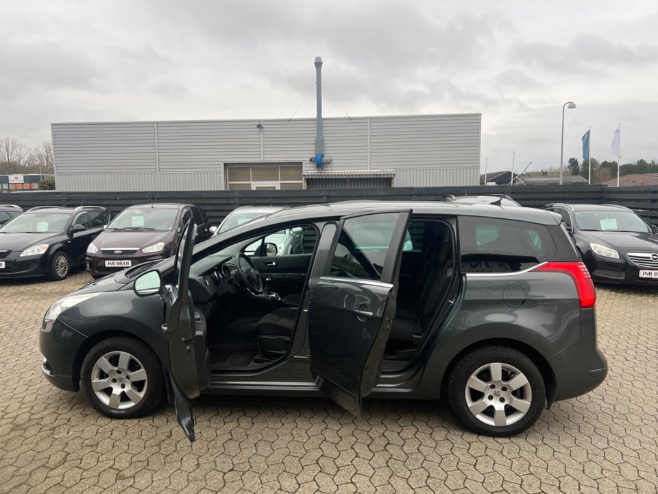 Peugeot 5008 1,6 HDi 110 Premium 7prs 5d