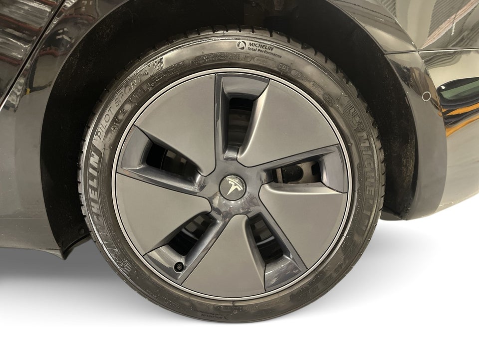Tesla Model 3 RWD 4d