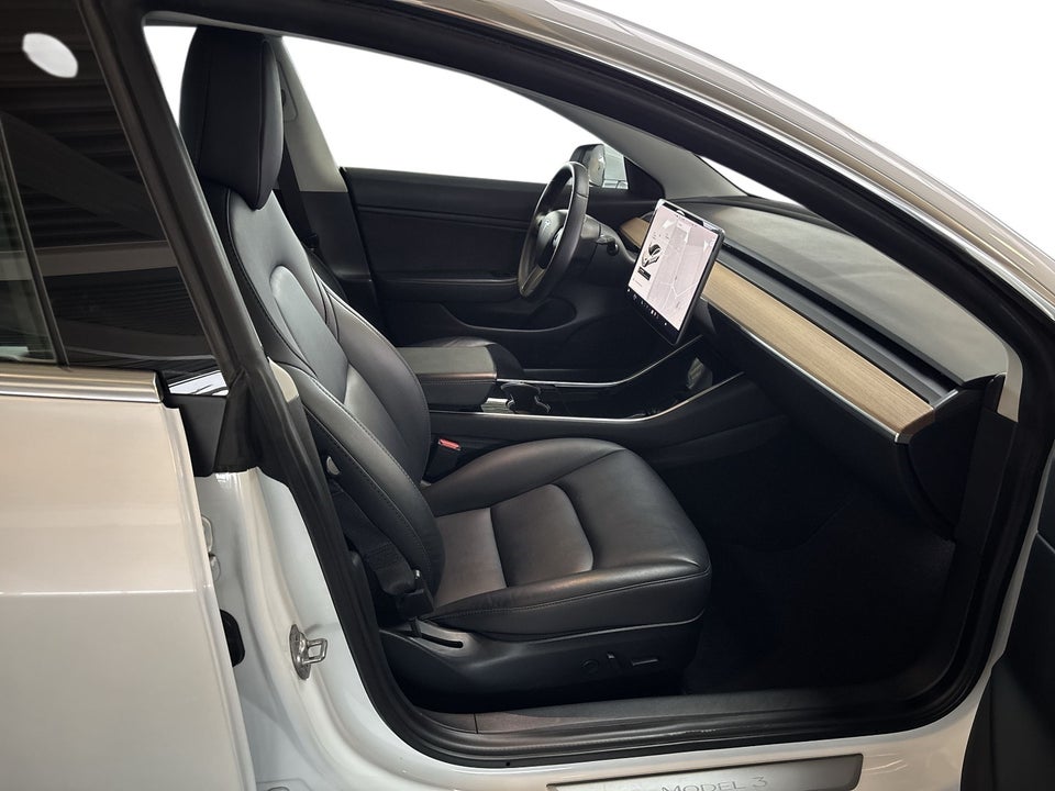 Tesla Model 3 Long Range AWD 4d