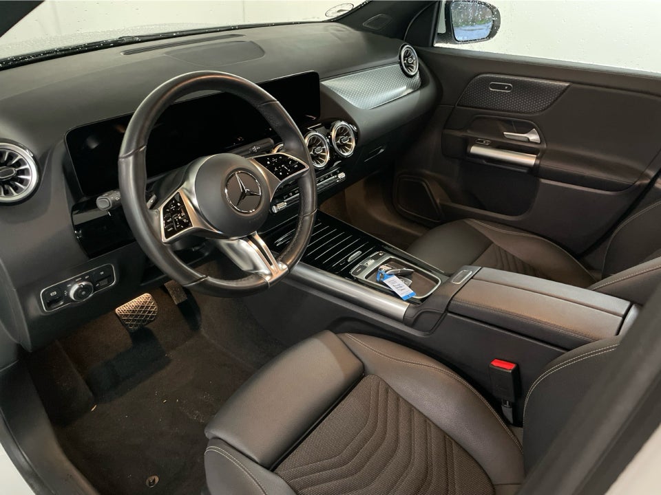 Mercedes EQA300 Progressive 4Matic 5d