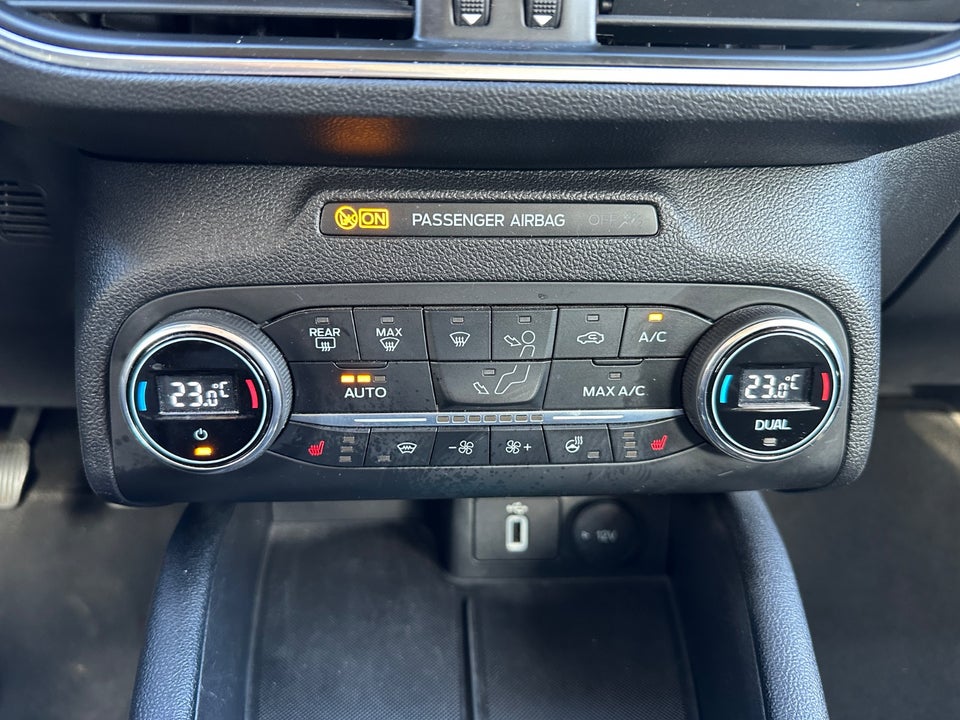 Ford Focus 1,0 EcoBoost Titanium Business Van 5d