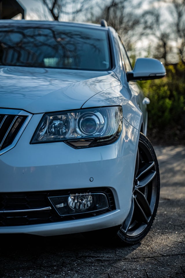 Skoda Superb 1,6 TDi 105 Ambition Combi DSG 5d