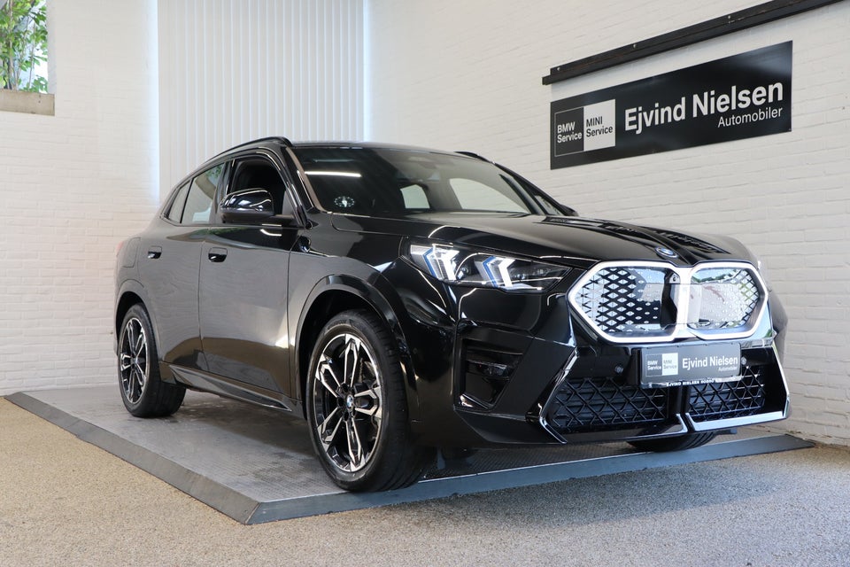 BMW iX2 eDrive20 Fully Charged M-Sport 5d