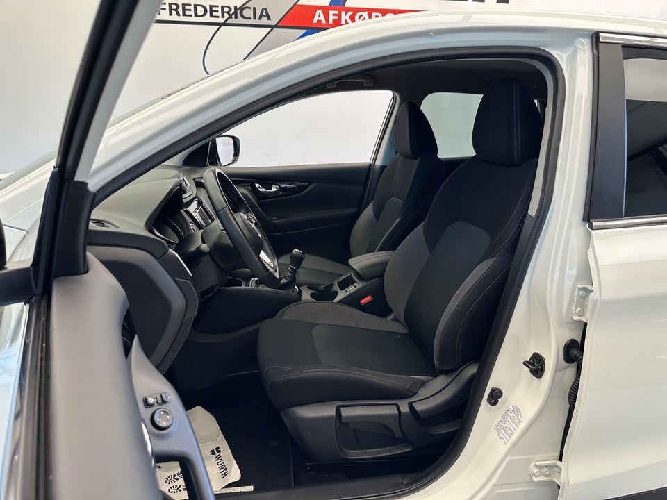 Nissan Qashqai 1,3 Dig-T 140 N-Connecta 5d