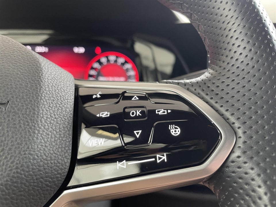 VW Golf VIII 1,4 GTE DSG 5d