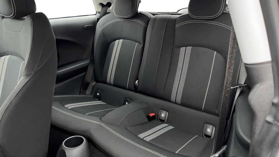 MINI Cooper SE Essential 3d