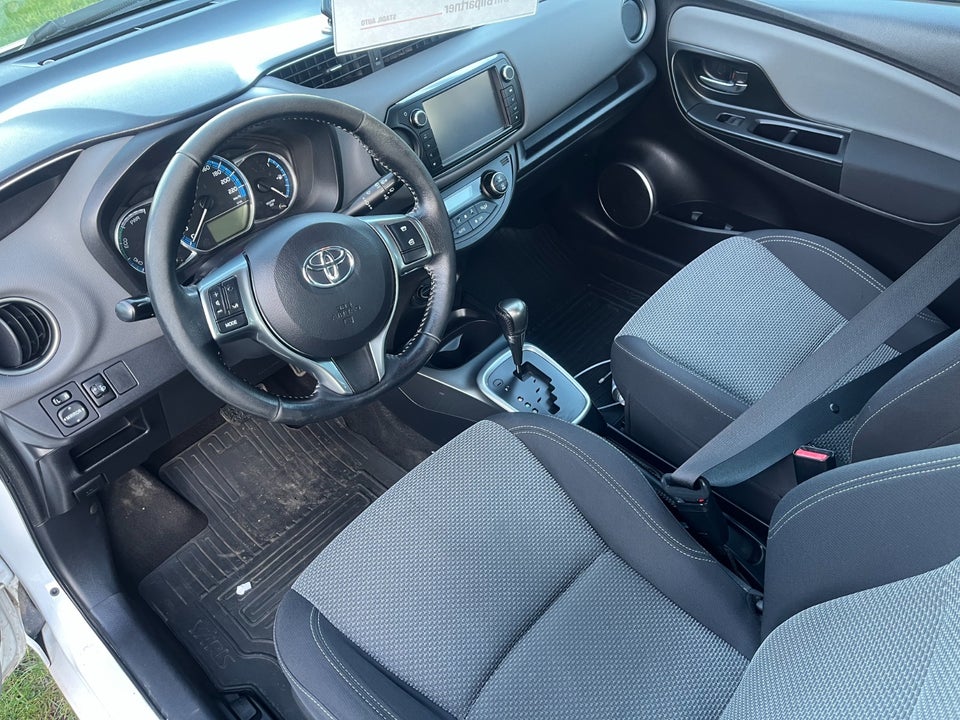 Toyota Yaris 1,5 Hybrid H1 e-CVT 5d