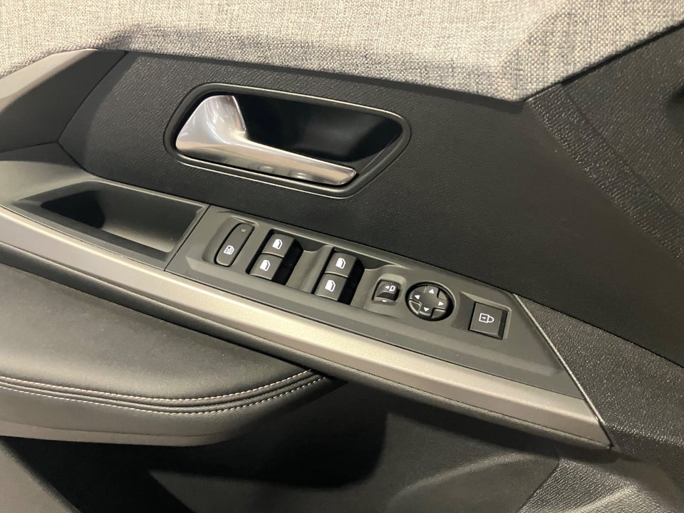 Peugeot e-5008 77 Allure 7prs 5d