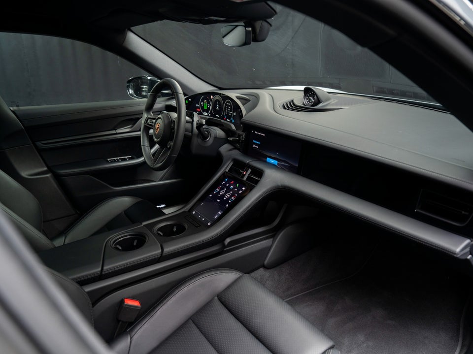 Porsche Taycan Performance+ Black Edition 4d