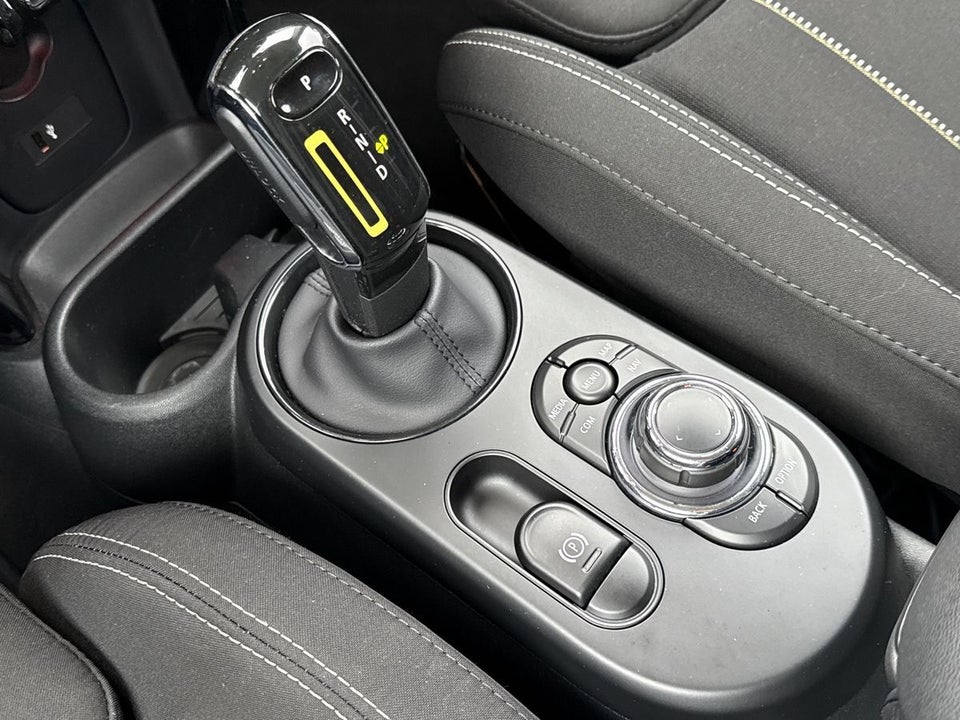 MINI Cooper SE Essential 3d