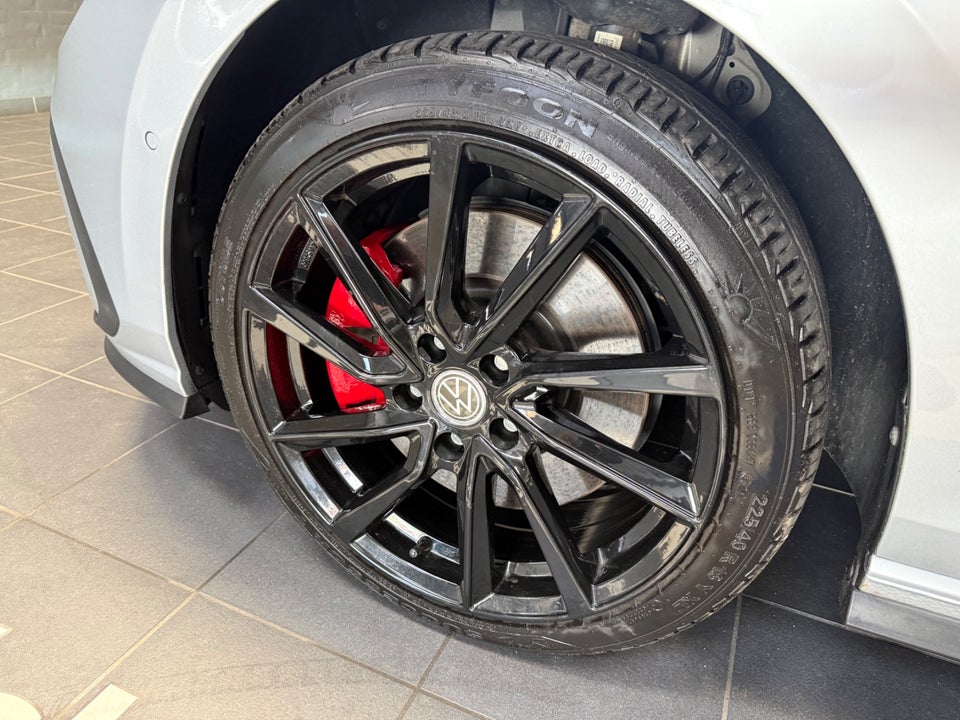 VW Golf VIII 1,4 GTE DSG 5d