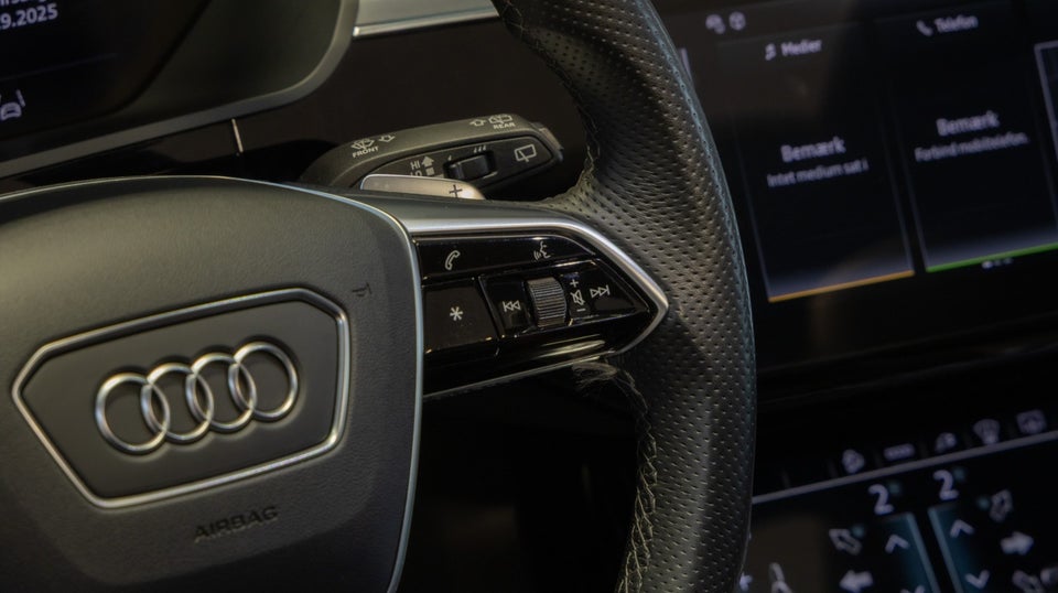 Audi e-tron 55 S-line quattro 5d