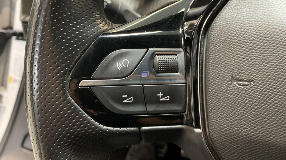 Peugeot e-2008 50 GT 5d