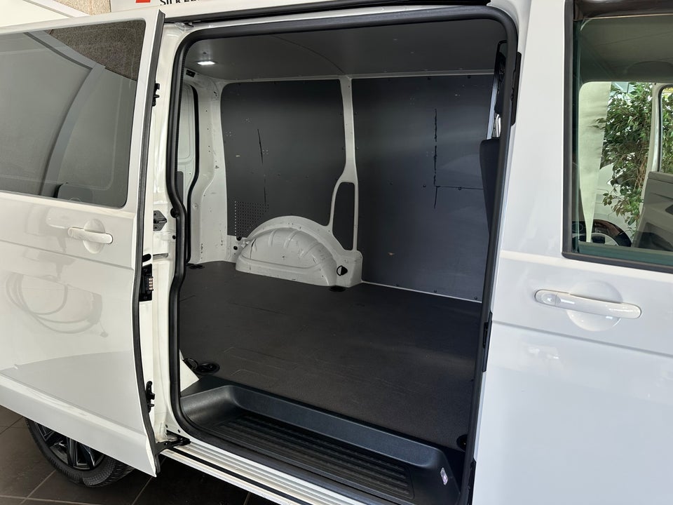 VW Transporter 2,0 TDi 150 Kassevogn DSG kort
