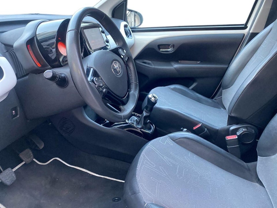 Toyota Aygo 1,0 VVT-i x-wave 5d