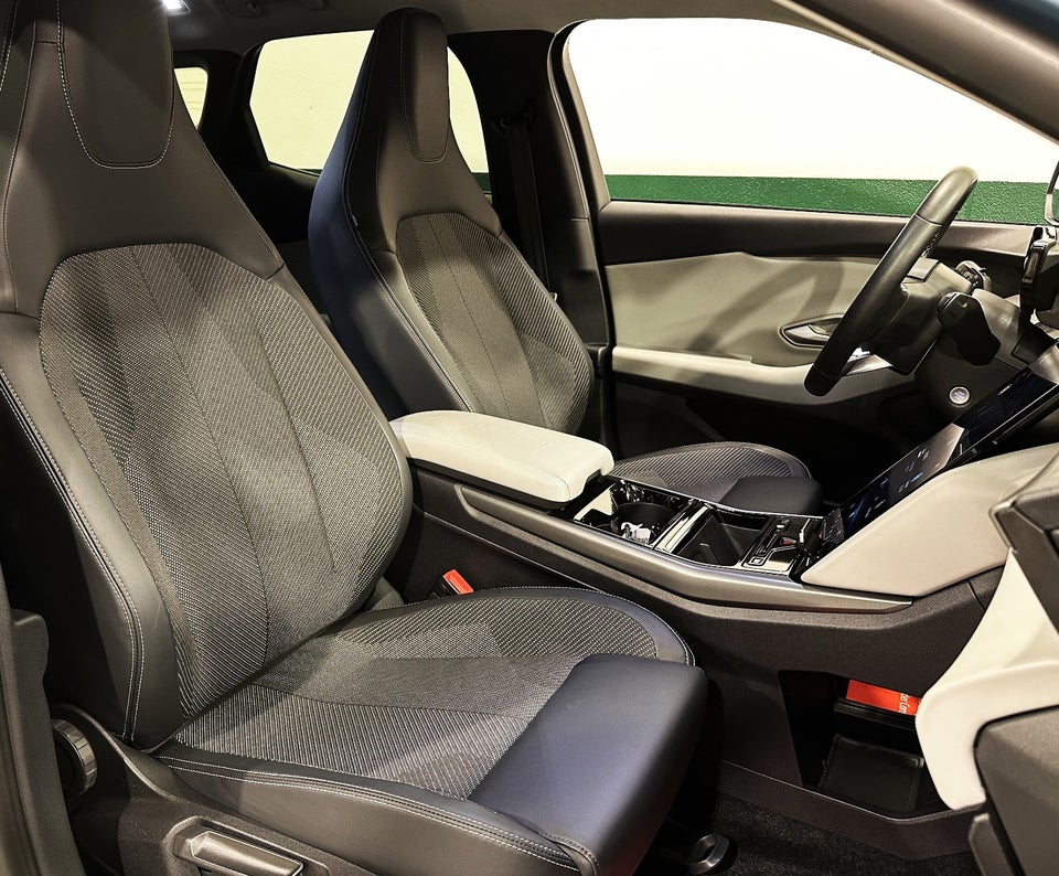 Ford Explorer 84 Select Extended Range AWD 5d