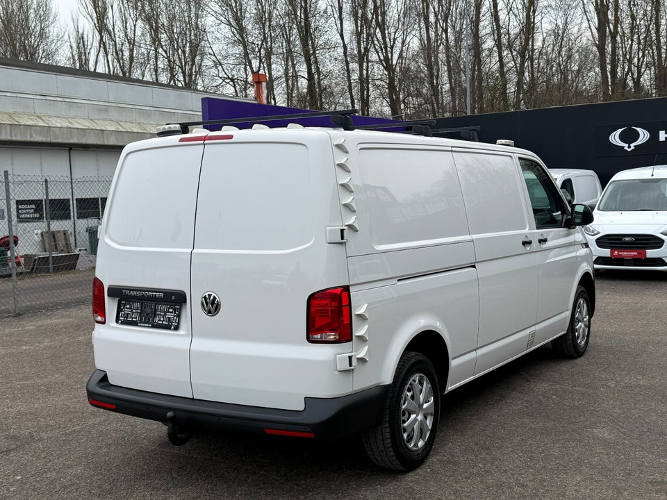 VW Transporter 2,0 TDi 110 Kassevogn lang