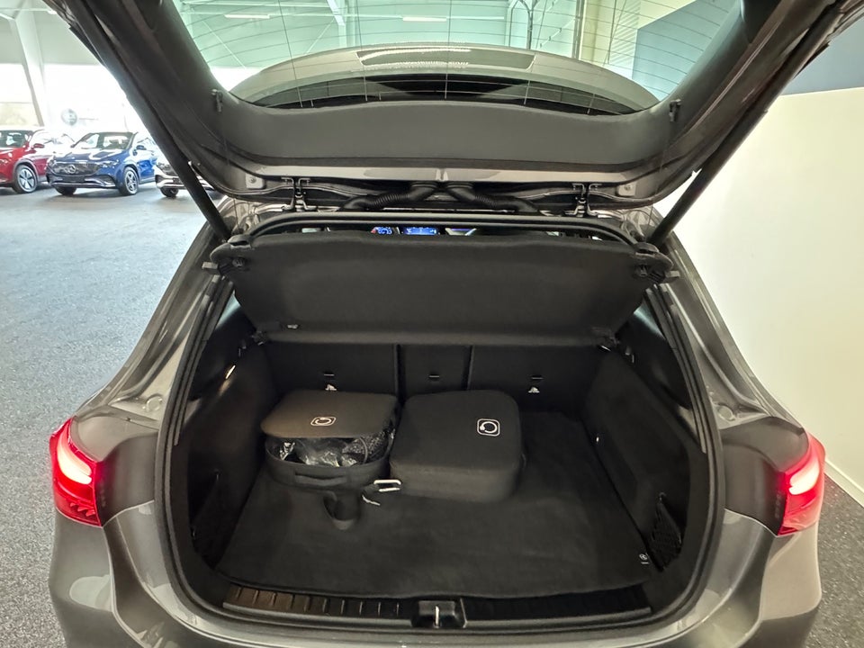 Mercedes EQA300 Progressive 4Matic 5d