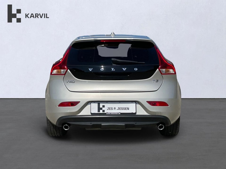 Volvo V40 2,0 T3 152 Momentum 5d