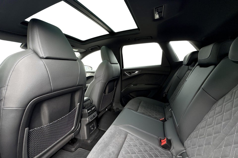 Audi Q4 e-tron performance quattro 5d