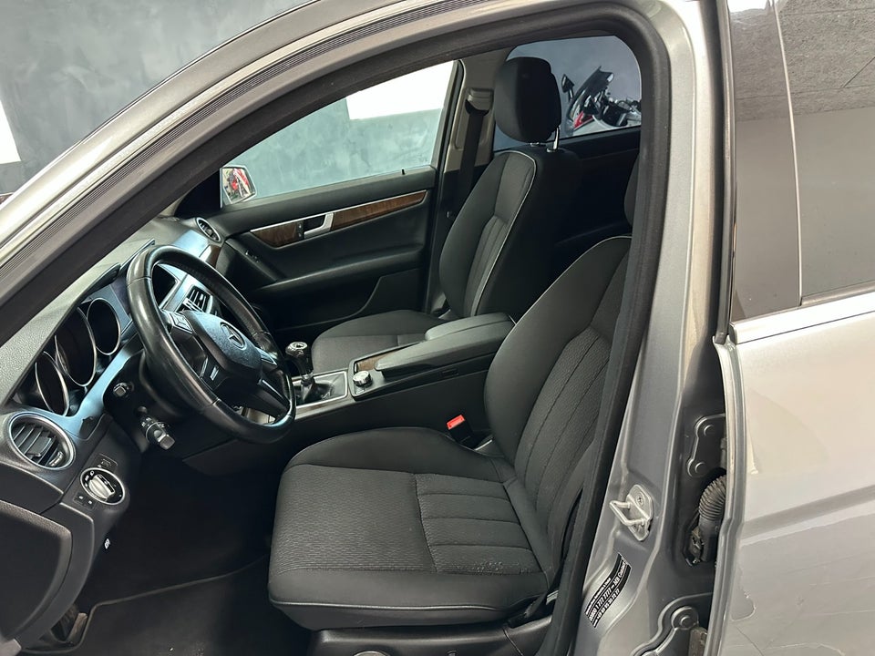 Mercedes C220 2,2 CDi Elegance BE 4d