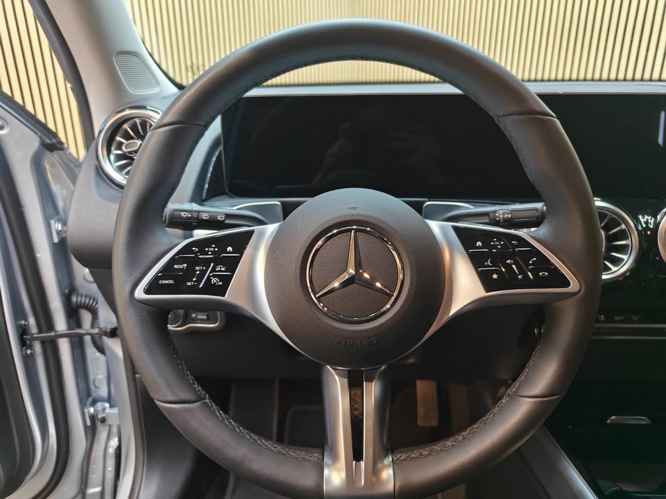 Mercedes EQB250+ Progressive Van 5d