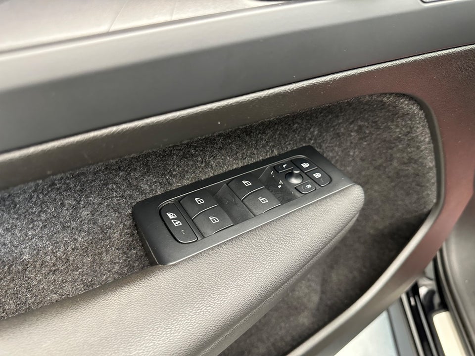 Volvo XC40 P8 ReCharge Twin Plus 5d