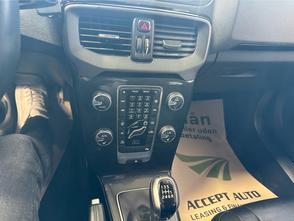 Volvo V40 2,0 D3 150 Momentum 5d