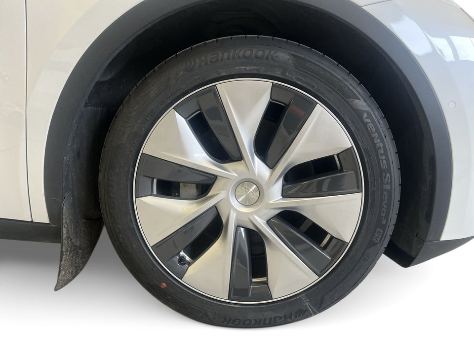 Tesla Model Y Long Range AWD 5d