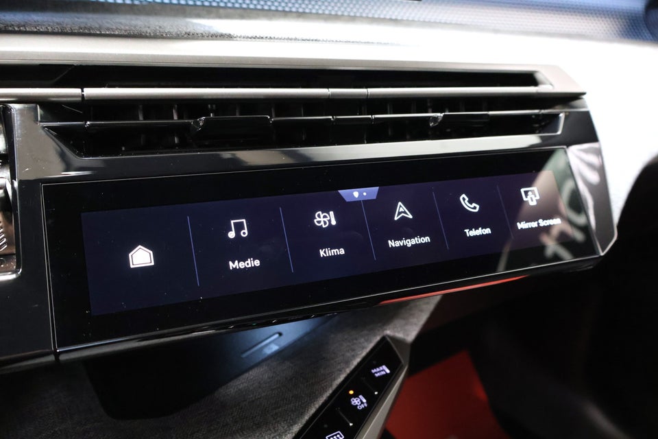 Peugeot e-3008 77 GT 5d