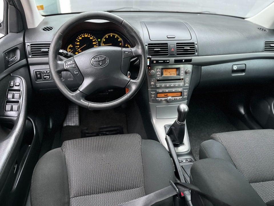 Toyota Avensis 1,8 VVT-i Terra stc. 5d