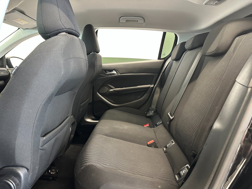 Peugeot 308 1,2 e-THP 130 Active EAT6 5d