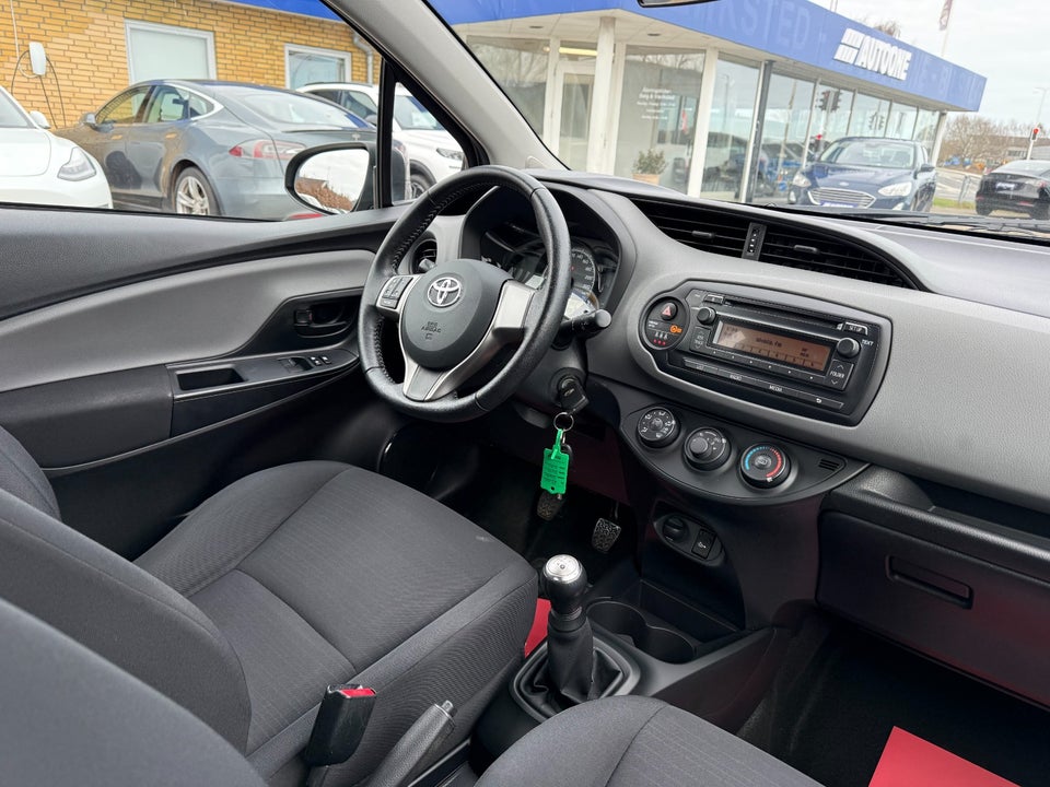 Toyota Yaris 1,0 VVT-i T2 5d