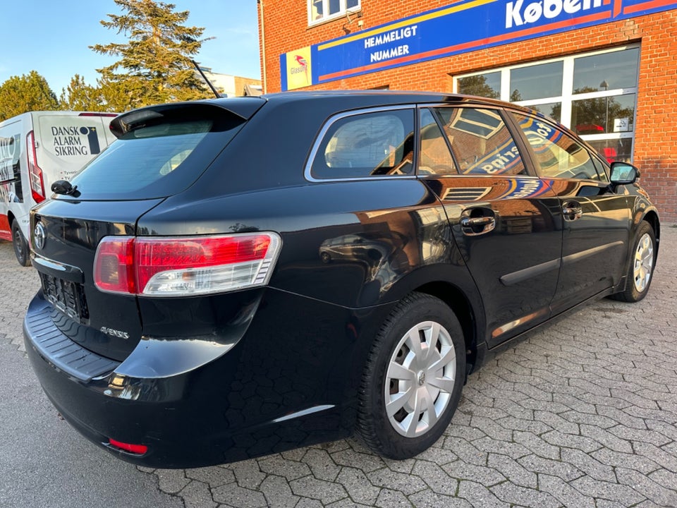 Toyota Avensis 1,8 VVT-i T2 stc. 5d